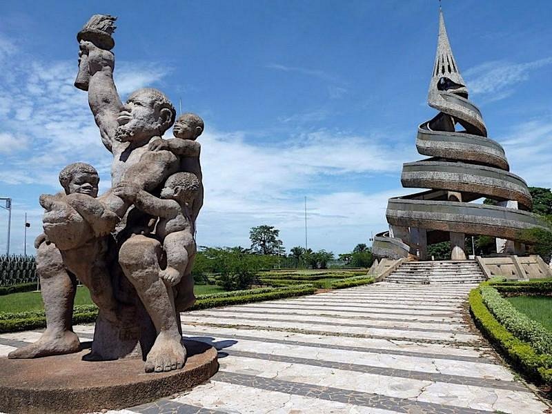 Titre de l’image : Monument de la réunification Yaoundé (Cameroun)