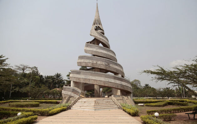 Attractions à Yaoundé : Le monument de la réunification